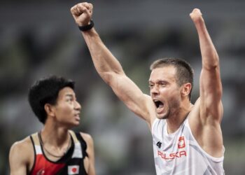 Na zdjęciu: Michał Derus - srebrny medalista w biegu na 100 m w klasie T47 podczas igrzysk paraolimpijskich w Tokio / PAP/EPA/ENNIO LEANZA