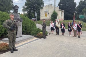 08.08.2021. Garbów. Odsłonięcie popiersia generała Józefa Dowbora-Muśnickiego / Grażyna Szlęzak-Wójcik / Radio Kielce