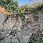 18.08.2021. Sandomierz. Mur Caritas Diecezji Sandomierskiej od strony małego Rynku / Grażyna Szlęzak-Wójcik / Radio Kielce