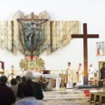 28.08.2021 Kielce. Kościół św. Maksymiliana Marii Kolbego. Symbole Światowych Dni Młodzieży / Jarosław Kubalski / Radio Kielce