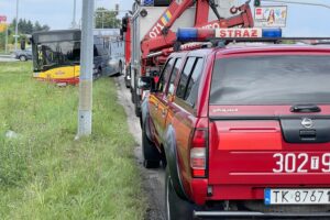 27.08.2021. Kielce. Wypadek miejskiego autobusu / Piotr Kwaśniewski / Radio Kielce