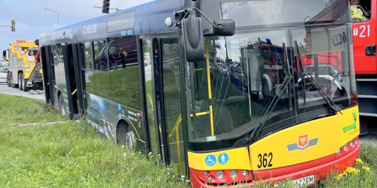 27.08.2021. Kielce. Wypadek miejskiego autobusu / Piotr Kwaśniewski / Radio Kielce