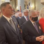 22.08.2021. Mirzec. Święto Plonów połączone z jubileuszem kół gospodyń wiejskich. Na zdjęciu (od lewej): Jan Zawisza - przewodniczący rady gminy w Mircu, poseł Krzysztof Lipiec / Anna Głąb / Radio Kielce