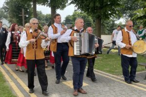 22.08.2021. Mirzec. Święto Plonów połączone z jubileuszem kół gospodyń wiejskich / Anna Głąb / Radio Kielce