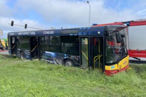 27.08.2021. Kielce. Wypadek miejskiego autobusu / Piotr Kwaśniewski / Radio Kielce