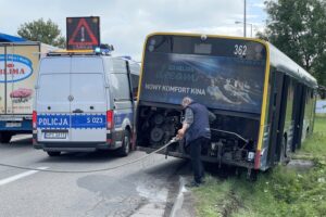 27.08.2021. Kielce. Wypadek miejskiego autobusu / Piotr Kwaśniewski / Radio Kielce