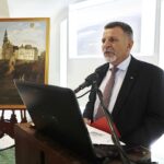 28.08.2021. Święty Krzyż. Sesja historyczno-krajoznawcza. Na zdjęciu: poseł Andrzej Kryj / Jarosław Kubalski / Radio Kielce