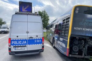 27.08.2021. Kielce. Wypadek miejskiego autobusu / Piotr Kwaśniewski / Radio Kielce