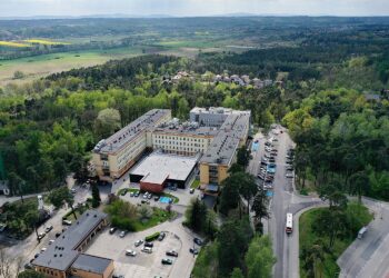 07.05.2020. Ostrowiec Świętokrzyski. Szpital Powiatowy w Ostrowcu Świętokrzyskim / Zespół Opieki Zdrowotnej w Ostrowcu Świętokrzyskim / Jarosław Kubalski / Radio Kielce