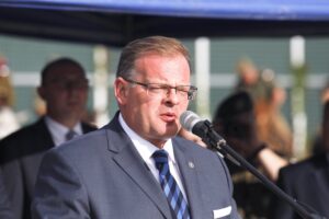 08.08.2021. Wodzisław. 56. Marsz Szlakiem I Kompanii Kadrowej. Na zdjęciu: Jan Józef Kasprzyk, szef Urzędu ds. Kombatantów i Osób Represjonowanych / Jarosław Kubalski / Radio Kielce