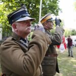 15.06.2021. Kielce. Uroczystości 77. rocznicy udanego zamachu na Franza Witka. Na zdjęciu (z lewej): Zbigniew Kowalski – prezes Stowarzyszenia Rekonstrukcji Historycznych 4 Pułku Piechoty Legionów, Dionizy Krawczyński - prezes Stowarzyszenia Rekonstrukcji Historycznych „Jodła” / Wiktor Taszłow / Radio Kielce