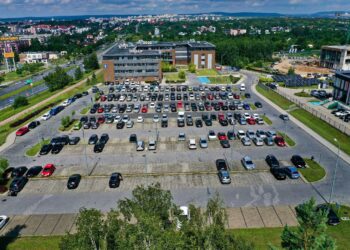 02.08.2021. Kielce. Parking przy Starostwie Powiatowym w Kielcach / Jarosław Kubalski / Radio Kielce