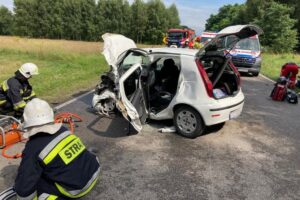 01.08.2021. Osiek. Wypadek na drodze wojewódzkiej 765 / KP PSP Staszów