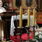 05.08.2021. Skalbmierz. 77. rocznica pacyfikacji Skalbmierza. Na zdjęciu: ks. Marian Fatyga - proboszcz skalbmierskiej parafii / Marta Gajda / Radio Kielce