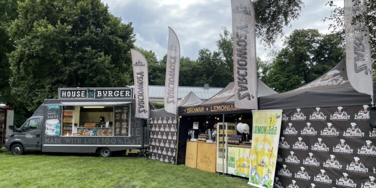 21.08.2021. Końskie. Zlot food trucków / Magdalena Galas-Klusek / Radio Kielce