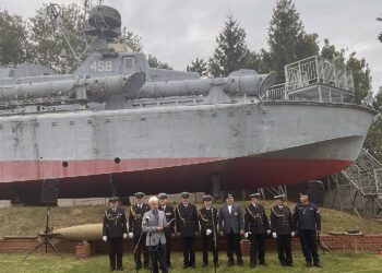 09.08.2021. Skarżysko-Kamienna. Spotkanie członków Stowarzyszenia Rezerwistów Marynarki Wojennej z dyrekcją i pracownikami Muzeum im. Orła Białego / Anna Głąb / Radio Kielce