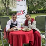 19.08.2021. Kielce. Letnia Kuchnia Radia Kielce. Mięsny czwartek. Na zdjęciu: Mirosław Ciołak - restauracja Siesta w Hotelu Red w Ostrowcu Św., Magdalena Sitek - Radio Kielce / Anna Kwapisz / Radio Kielce