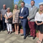 11.08.2021. Starachowice. Konferencja ws. nowych projektów realizowanych przez Centrum Usług Społecznych. Na zdjęciu (od lewej) Adam Buchelt - Starachowicka Rada Seniorów, Tomasz Margula - CUS, Bożena Cyran - Starachowicka Rada Seniorów, Wioletta Grosicka - CUS, Marek Materek -  prezydent Starachowic, Piotr Ambroszczyk - dyrektor CUS, Agnieszka Scendo - Ośrodek Środowiskowej Opieki Psychologicznej i Psychoterapeutycznej dla Dzieci i Młodzieży / Anna Głąb / Radio Kielce