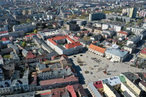 15.04.2019 Kielce. Widok na Rynek i ratusz / Jarosław Kubalski / Radio Kielce