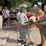 15.08.2021. Starachowice. Obchody Święta Wojska Polskiego. Na zdjęciu (od lewej): Piotr Babicki - starosta starachowicki i  Marek Materek - prezydent Starachowic / Anna Głąb / Radio Kielce