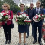 31.08.2021. Starachowice, Obchody 41.rocznicy podpisania Porozumień Sierpniowych. Na zdjęciu (od lewej): Ewa Skiba - wiceprezydent Starachowic, poseł Agata Wojtyszek, Marian Ferenc z Solidarności, / Anna Głąb / Radio Kielce