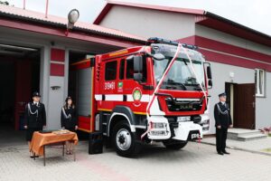 01.08.2021. Samsonów. Nowy wóz strażacki dla OSP w Samsonowie / Wiktor Taszłow / Radio Kielce