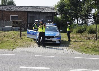 08.07.2021. Bartoszowiny. Wzmożone kontrole drogowe prowadzone przez świętokrzyskich policjantów wraz grupą „Speed” / Jarosław Kubalski / Radio Kielce