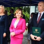 01.08.2021. Samsonów. Nowy wóz strażacki dla OSP w Samsonowie. Na zdjęciu (od lewej): Renata Janik - wicemarszałek województwa świętokrzyskiego, Anna Krupka - wiceminister kultury, dziedzictwa narodowego i sportu i Wojciech Ślefarski - wójt gminy Zagnańsk / Wiktor Taszłow / Radio Kielce