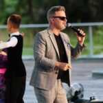01.08.2021. Kielce. Koncert „Wspominamy Krzysztofa Krawczyka w anegdotach”. Na zdjęciu: Piotr Salata / Wiktor Taszłow / Radio Kielce