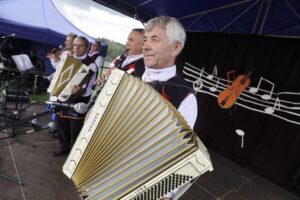 29.08.2021. Strawczyn. I Festiwal Muzyki Ludowej Ziemi Kieleckiej / Jarosław Kubalski / Radio Kielce