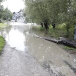 31.08.2021. Kielce. Zatorowany przepływ rzeki Lubrzanki przy ulicy Zielnej / Jarosław Kubalski / Radio Kielce