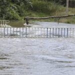 31.08.2021. Kielce. Zatorowany przepływ rzeki Lubrzanki przy ulicy Zielnej / Jarosław Kubalski / Radio Kielce