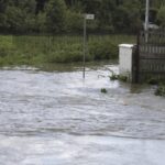 31.08.2021. Kielce. Zatorowany przepływ rzeki Lubrzanki przy ulicy Zielnej / Jarosław Kubalski / Radio Kielce