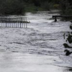 31.08.2021. Kielce. Zatorowany przepływ rzeki Lubrzanki przy ulicy Zielnej / Jarosław Kubalski / Radio Kielce