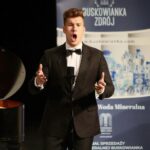 19.08.2021 Busko-Zdrój. Koncert laureatów Międzynarodowego Konkursu Wokalnego „Bella Voce”. Na zdjęciu: Jan Ciepluch - 1 miejsce, grupa młodsza / Wiktor Taszłow / Radio Kielce