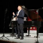 19.08.2021 Busko-Zdrój. Koncert laureatów Międzynarodowego Konkursu Wokalnego „Bella Voce”. Na zdjęciu: Xiaoyang Jin - wyróżnienie, grupa młodsza / Wiktor Taszłow / Radio Kielce