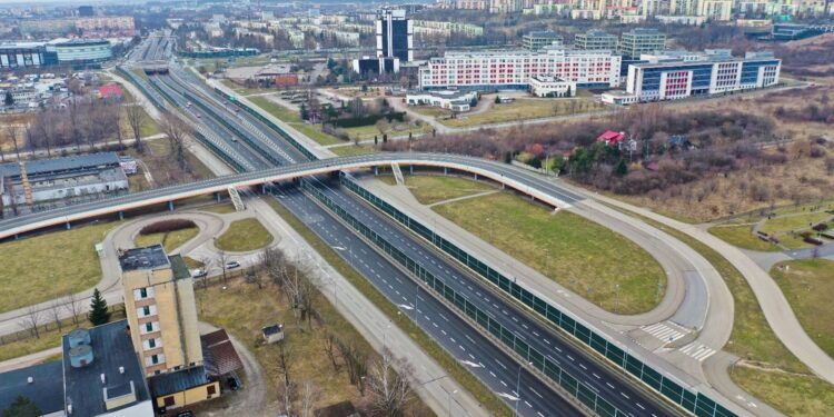 29.03.2021. Kielce. Kampus UJK przy ulicy Świętokrzyskiej. Ulica Żniwna i ślimak, który biegnie nad drogą ekspresową S74 / Jarosław Kubalski / Radio Kielce