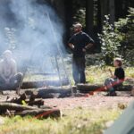 21.08.2021. Las nieopodal Nowin. VII Konwent Grupy Bushcraft Poland / Wiktor Taszłow / Radio Kielce