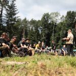 21.08.2021. Las nieopodal Nowin. VII Konwent Grupy Bushcraft Poland / Wiktor Taszłow / Radio Kielce