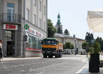 09.07.2021. Kielce. Budowa Teatru im. Stefana Żeromskiego. Wywóz gruzu / Wiktor Taszłow / Radio Kielce