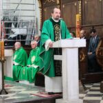 22.08.2021. Święty Krzyż. 370 rocznica śmierci Jeremiego Wiśniowieckiego. Msza święta. Na zdjęciu: prowincjał o. dr Paweł Zając - Polska Prowincja Misjonarzy Oblatów Maryi Niepokalanej / Wiktor Taszłow / Radio Kielce