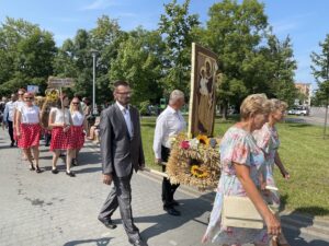 22.08.2021. Staszów. Dzień Chleba - korowód dożynkowy / Grażyna Szlęzak-Wójcik / Radio Kielce