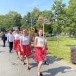 22.08.2021. Staszów. Dzień Chleba - korowód dożynkowy / Grażyna Szlęzak-Wójcik / Radio Kielce