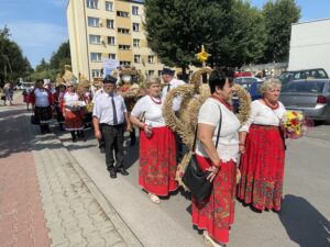 22.08.2021. Staszów. Dzień Chleba - korowód dożynkowy / Grażyna Szlęzak-Wójcik / Radio Kielce