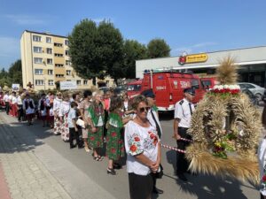 22.08.2021. Staszów. Dzień Chleba - korowód dożynkowy / Grażyna Szlęzak-Wójcik / Radio Kielce