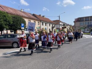 22.08.2021. Staszów. Dzień Chleba - korowód dożynkowy / Grażyna Szlęzak-Wójcik / Radio Kielce