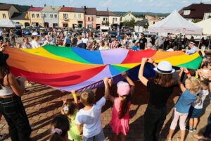 22.08.2021. Chęciny. „Wakacje 2021. Spotkajmy się” / Wiktor Taszlow / Radio Kielce