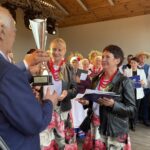 29.08.2021. Łoniów. Dożynki powiatowe. Na zdjęciu: KGW Łoniowianki odbiera nagrodę za najpiękniejszy wieniec  powiatu sandomierskiego / Grażyna Szlęzak-Wójcik / Radio Kielce