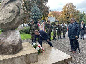 31.08.2021. Sandomierz. Obchody 41. rocznicy podpisania Porozumień Sierpniowych. Na zdjęciu (od lewej): poseł Marek Kwitek ,senator Jarosław Rusiecki / Grażyna Szlęzak-Wójcik / Radio Kielce