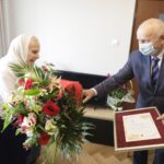 31.08.2021. Bilcza. Jubileusz 100-lat pani Katarzyny. Na zdjęciu (od lewej): jubilatka pani Katarzyna Radomska, Marian Buras - burmistrz Morawicy / Jarosław Kubalski / Radio Kielce